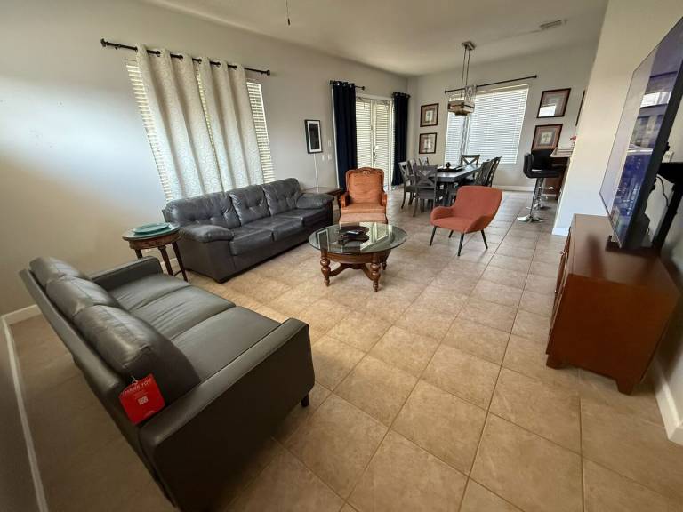 Vacation home with yard, barbeque & hot tub — photo 4