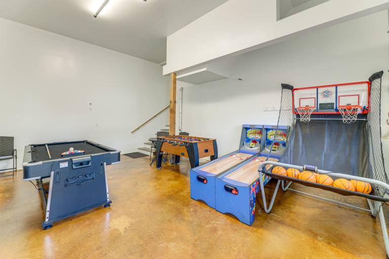 Group Friendly! Rockaway Beach Oasis w/ Game Room — photo 5