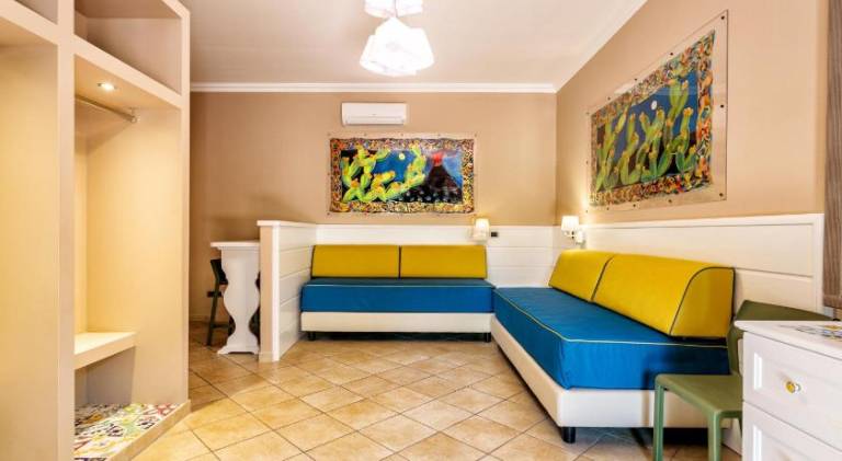 Family-oriented charming serviced apartment with pool, terrace & yard | Pets are welcome — photo 5