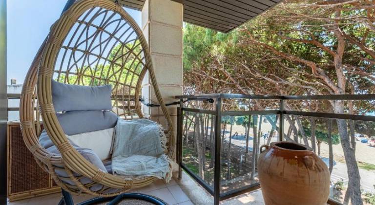 Fully equipped rental apartment with patio, private pool & yard | Next to the beach | Suitable for remote work | Pets allowed — photo 4