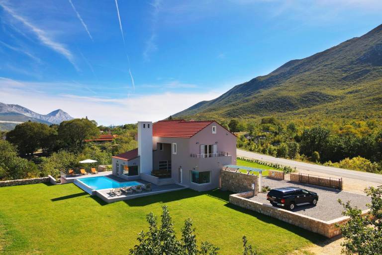Villa with pool, garden & sauna | Nature view — photo 2