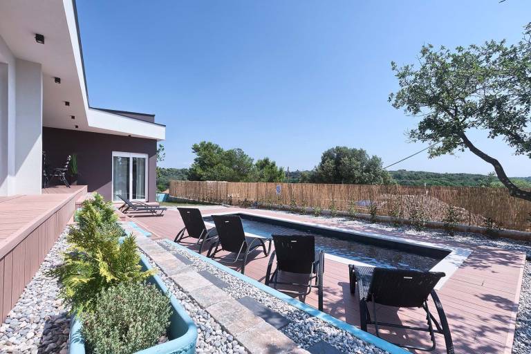 Villa with garden, patio & private pool — photo 2