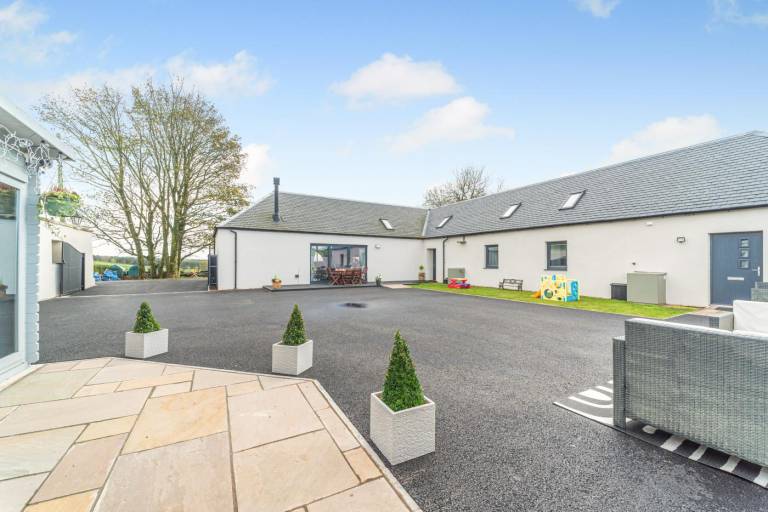 5 Bed in Galston oc s33451