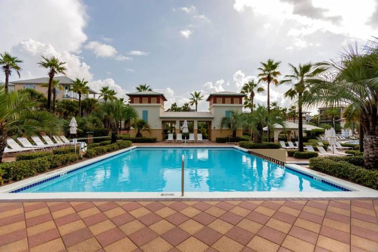 Child-friendly nice vacation home with heated pool | Pets are welcome in Rosemary Beach, FL