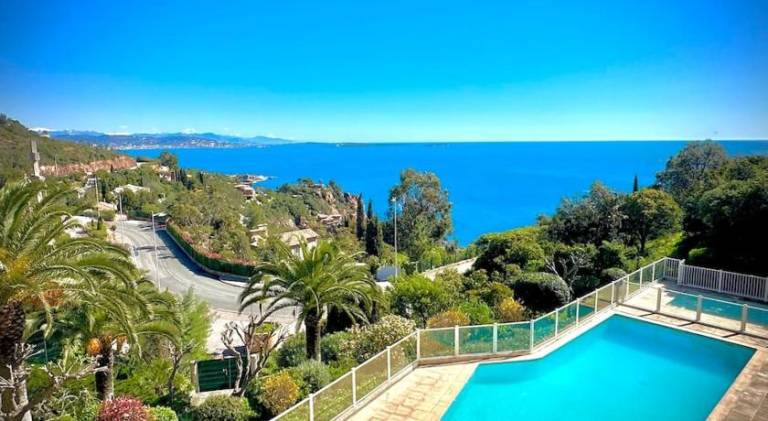 Fully equipped beautiful holiday apartment with terrace & private pool | Dogs allowed in Theoule-sur-Mer