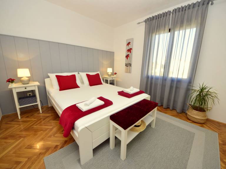 Fully equipped beautiful rental apartment with terrace, private pool & barbeque | Dogs allowed — photo 5