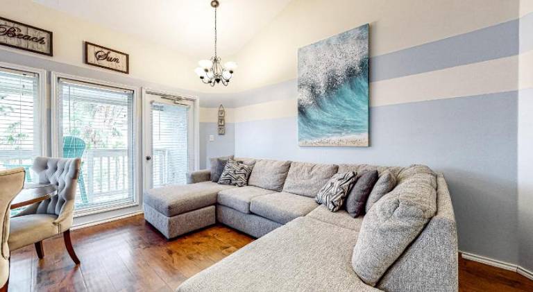 Apartment with hot tub & pool | Beach nearby | Pets are welcome — photo 2