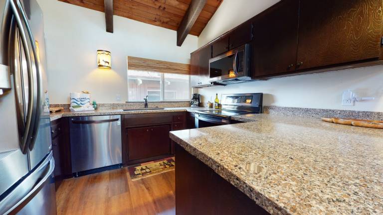 Fully equipped condo with jacuzzi, patio & sauna | Next to the ski | Dogs allowed — photo 3