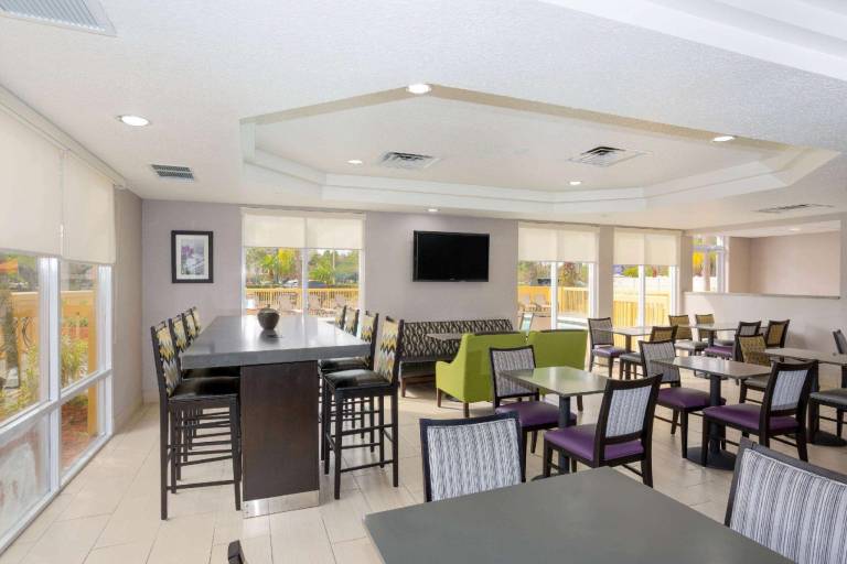 La Quinta Inn & Suites by Wyndham Mobile - Daphne — photo 4