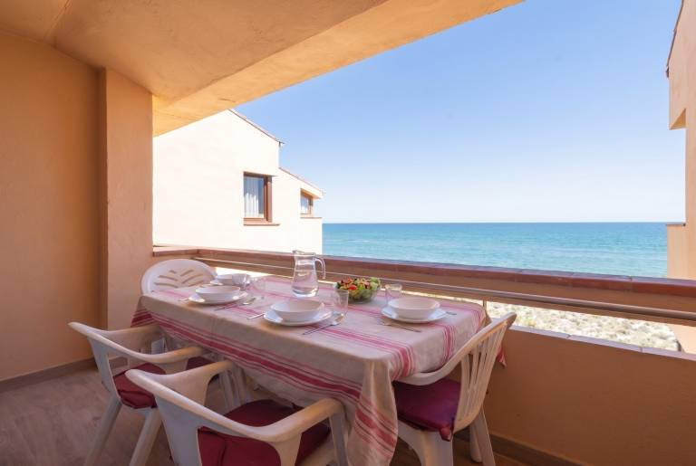 Charming holiday apartment with garden, fast internet & terrace | Garden view | Next to the beach | Pets are welcome in Begur
