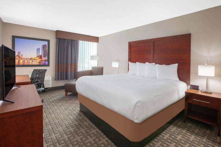 Baymont by Wyndham Grand Rapids Near Downtown — photo 2