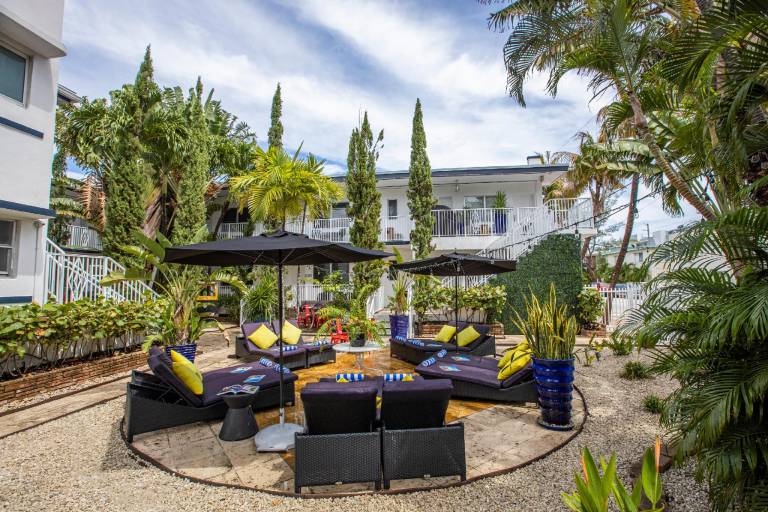 Beachside All Suites Hotel in Miami Beach, FL