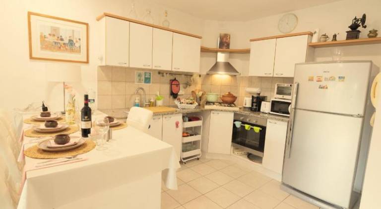 Lovely and Bright Apart, 2 Bed, 2 Bath, sleeps 5, Swimming pool - Jacuzzi & Gym — photo 4
