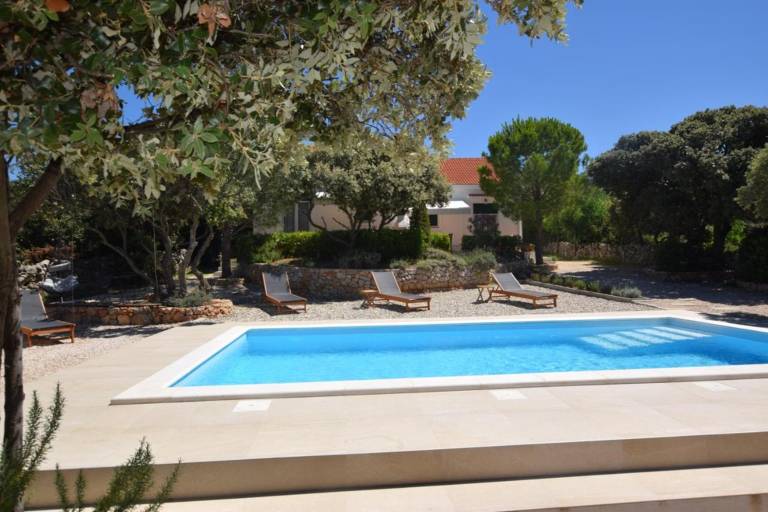 Vacation home with garden, terrace & barbecue | Pool view — photo 5