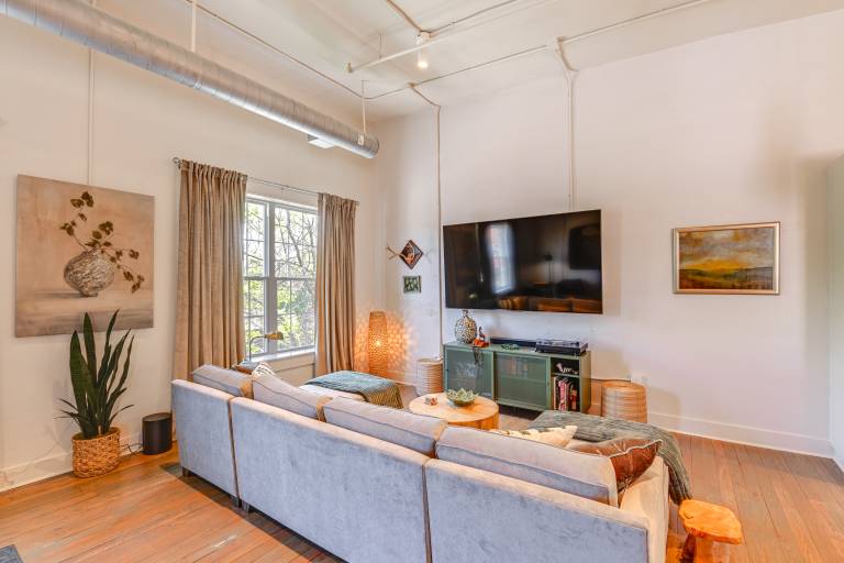 Walk to Vanderbilt: Eclectic Apt in Nashville — photo 4
