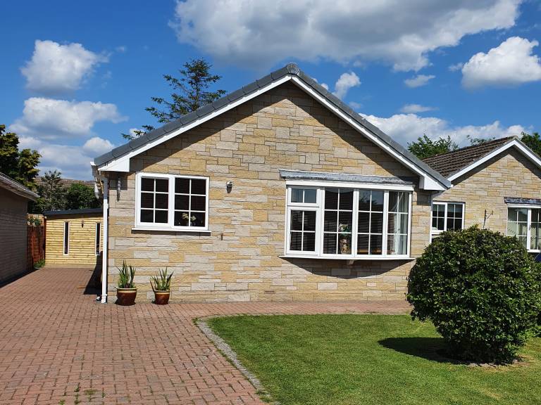 Child-friendly cottage with garden | Pets are welcome in Newbridge
