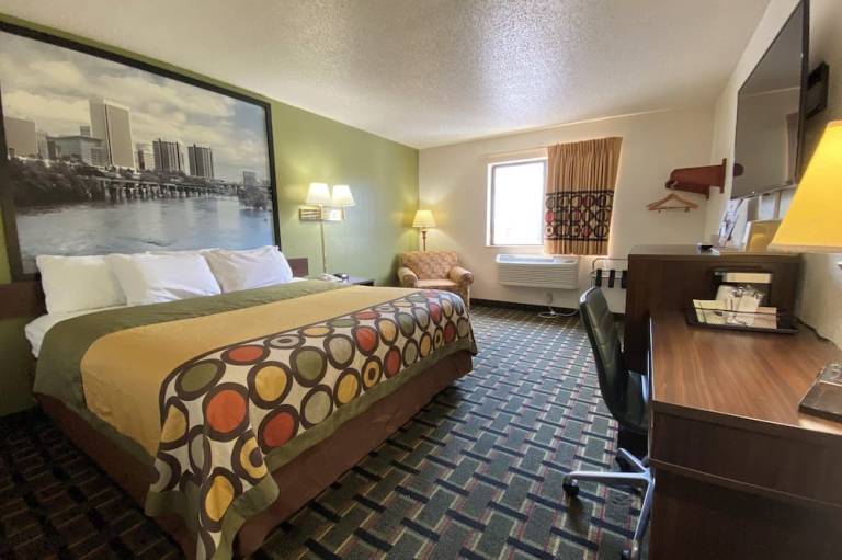 Super 8 by Wyndham Newport News Jefferson Ave