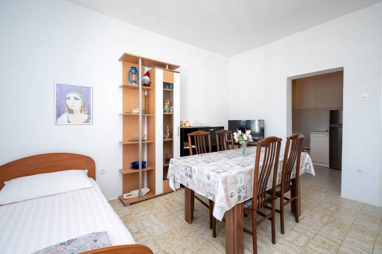 Two bedroom apartment near beach Metajna (Pag) (A-6395-a) — photo 3