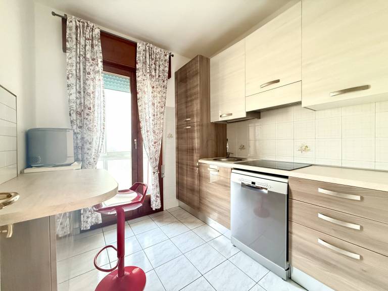 Rental apartment with patio — photo 4