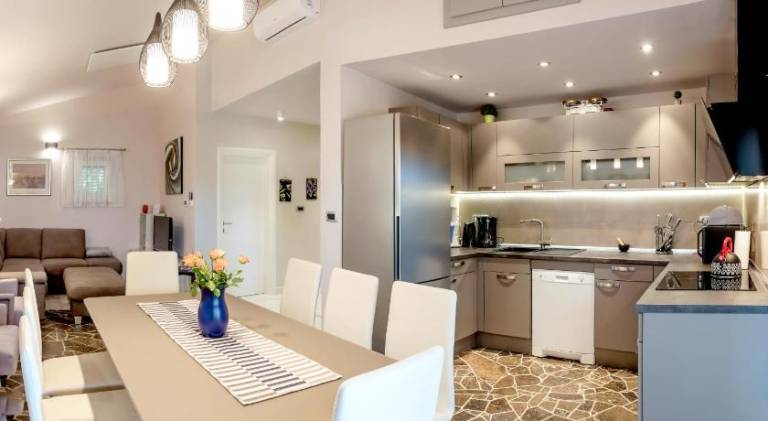 Charming villa with jacuzzi | Close to the beach | Pets are welcome — photo 2