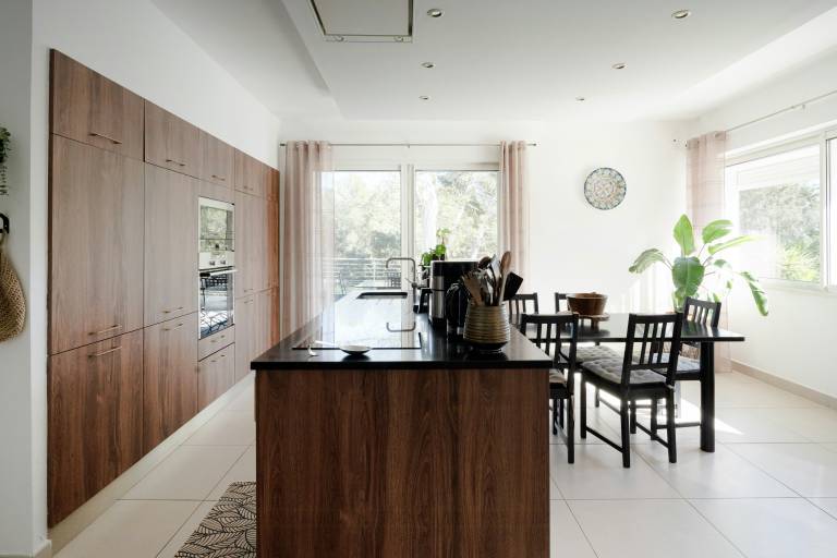 Vacation home with terrace, garden & private pool — photo 2