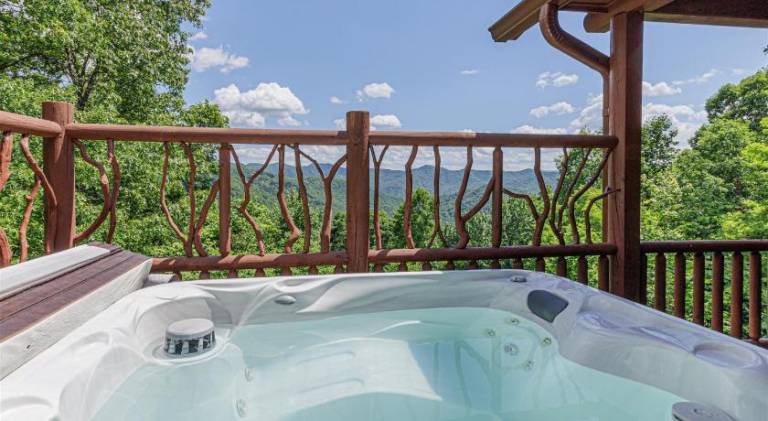 Pleasant vacation home with jacuzzi | Pets are welcome — photo 3