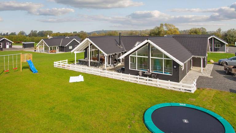 Children-friendly wonderful vacation home with yard, hot tub & sauna | Pets allowed — photo 2