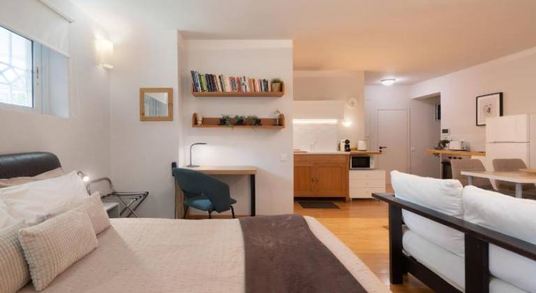Bright, Cosy Studio close to Glyfada Beach & Center in Glyfada