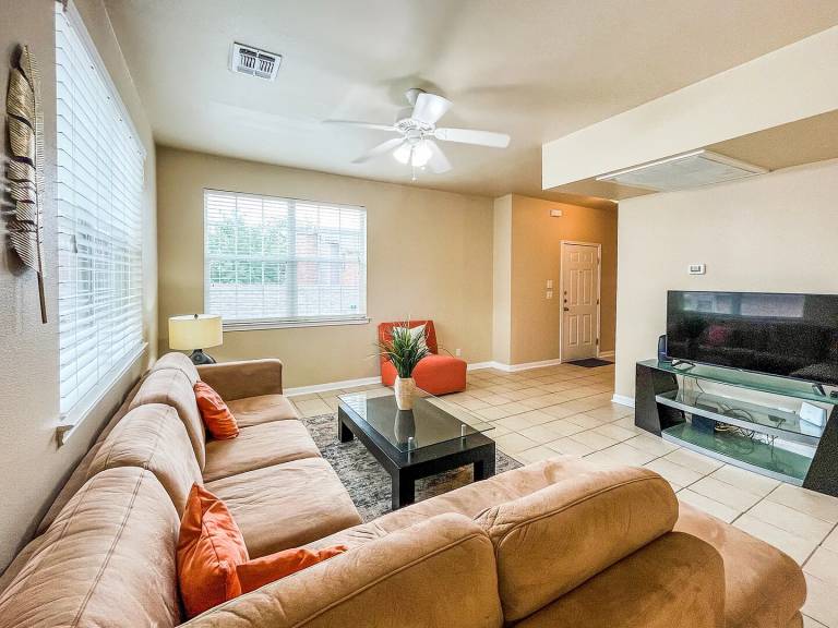 Family-oriented charming condo with pool | Dogs allowed — photo 3