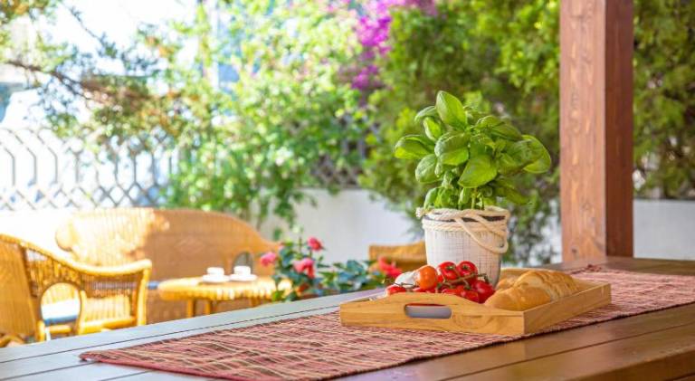 Holiday apartment with yard, grill & terrace | Next to the beach | Pets are welcome in Dorgali