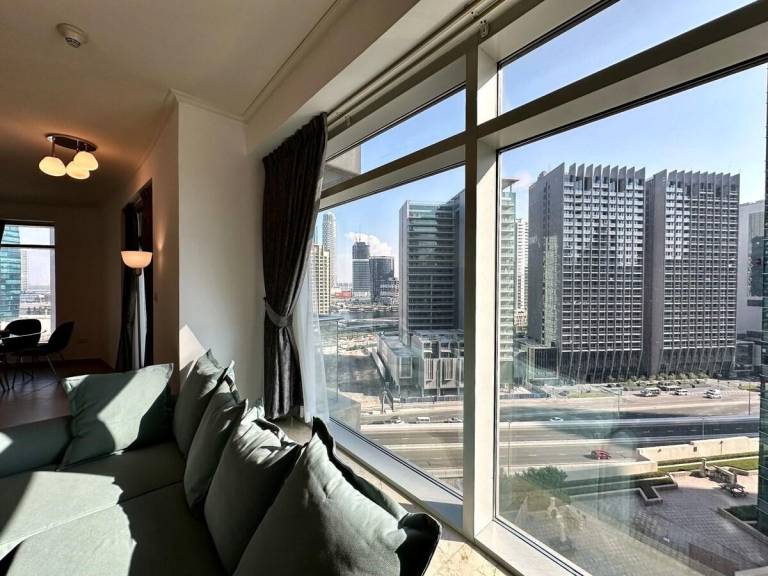 Fully equipped holiday apartment with hot tub, pool & patio | Close to The Dubai Fountain | Perfect for remote work | Pet-friendly — photo 4