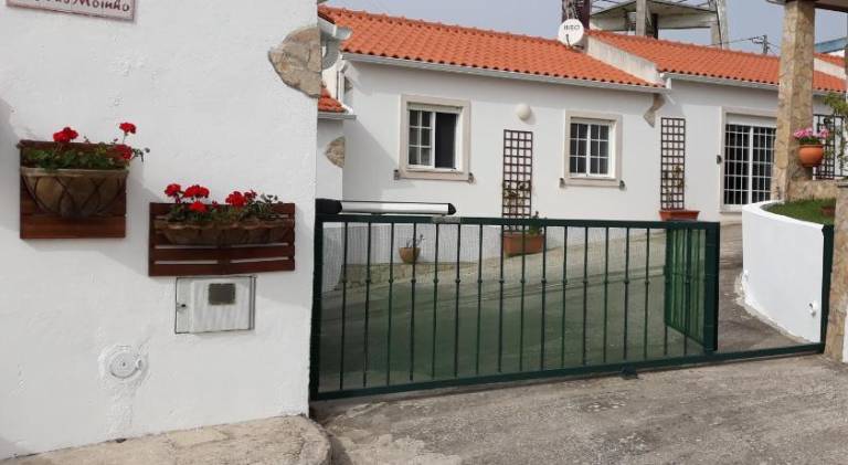 House with patio, garden & private pool in Leiria