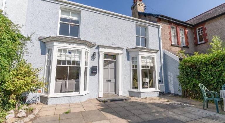 Vacation home with 3 rooms for 7 persons in Swansea