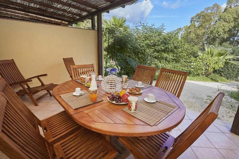 Children-friendly vacation home with yard & barbeque | Close to the beach | Pet-friendly in Castellammare del Golfo