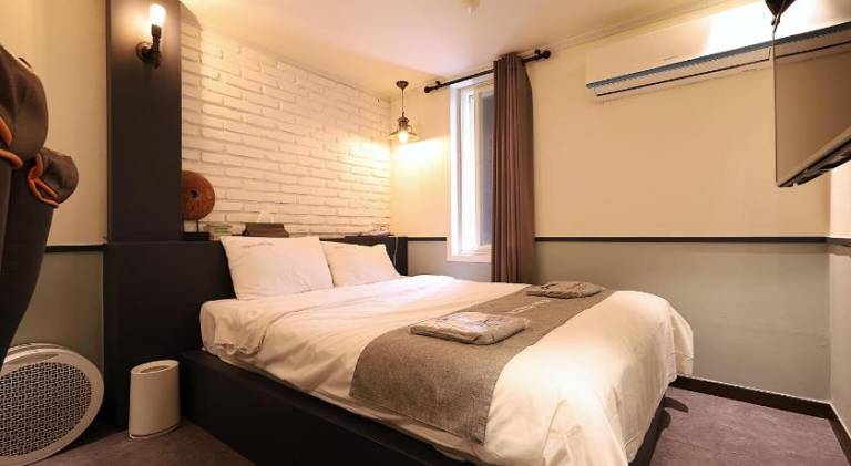 HIVE Hotel - formerly Hotel YOLO — photo 4