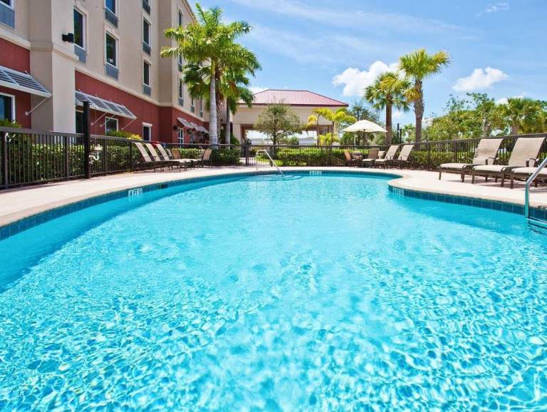 Hampton Inn & Suites Stuart-North — photo 3