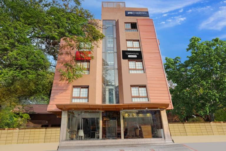 Super Townhouse Koramangala
