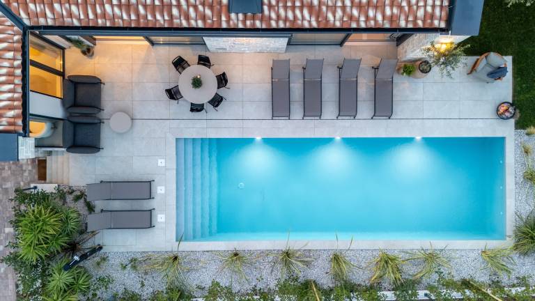 Villa with patio, garden & private pool — photo 5
