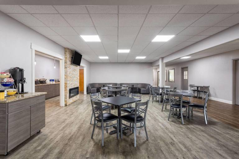Days Inn and Suites by Wyndham Hammond IN in Hammond, IN