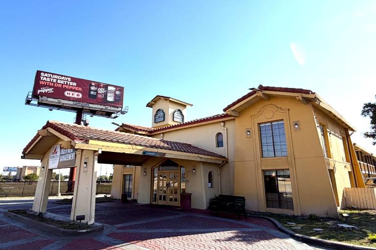 Townhouse Garden Inn & Suites in San Antonio, TX