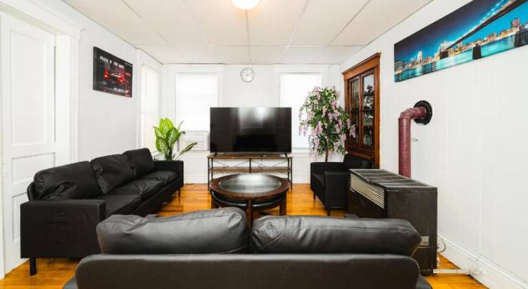 Apartment with patio | Pets are welcome — photo 3