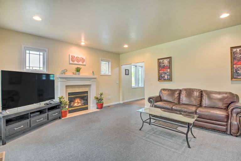 Charming Medford Getaway  4 Miles to Downtown! — photo 4