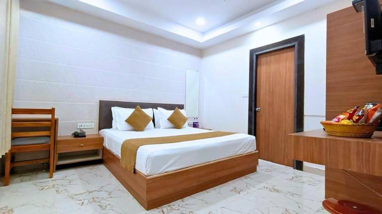 Levelup Plus Royal Inn