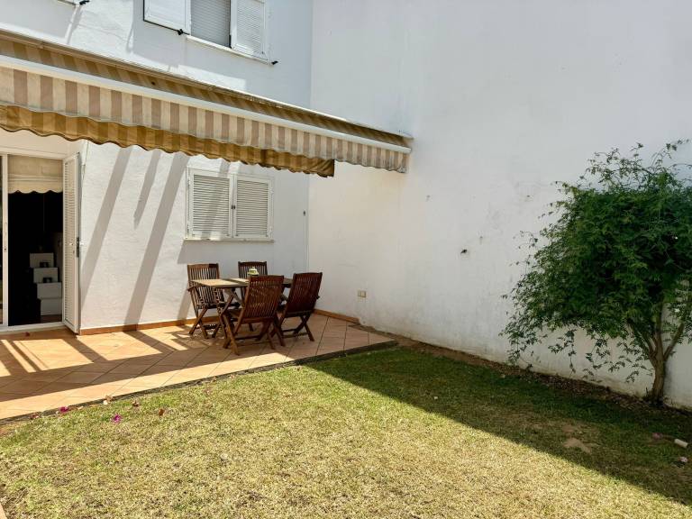 Villa with barbecue, patio & yard — photo 4