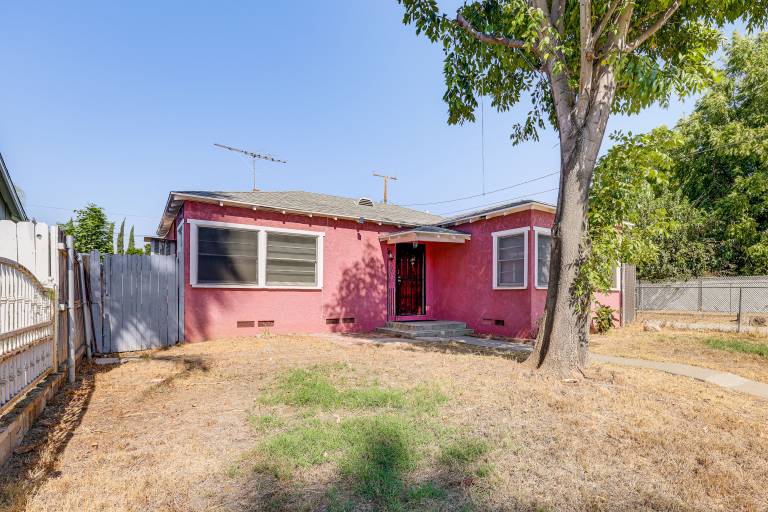 High Walkability! Extended Stay in Riverside — photo 3