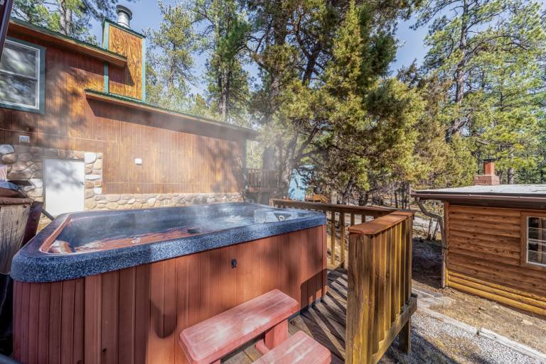 Family-friendly lovely cabin with hot tub & barbecue | Mountain view | Pet-friendly — photo 3