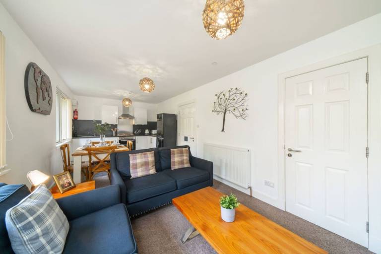 Apartment with yard | City view — photo 4