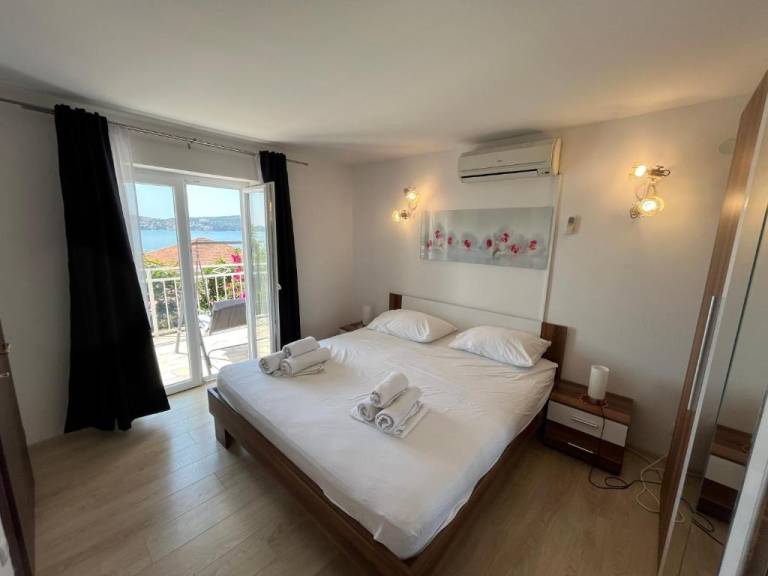 Ferienwohnung in Seget Donji, Trogir, Kroatien für max. 3 Personen Ferienwohnung in Seget Donji, Trogir, Kroatien für max. 3 Personen