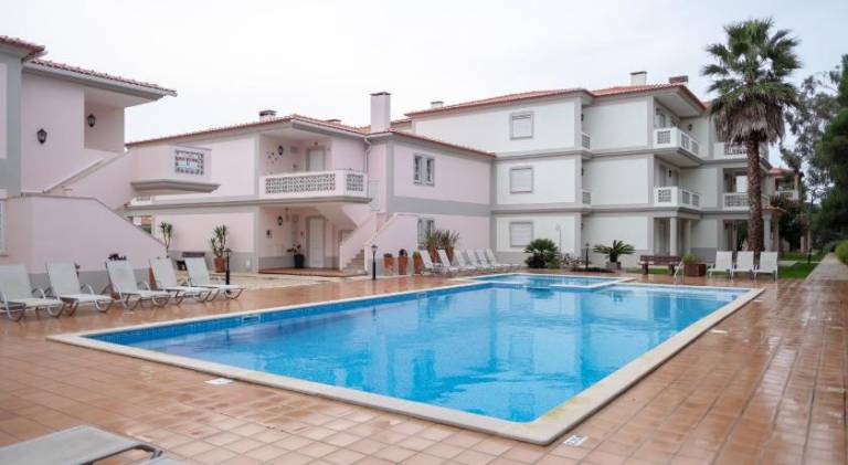 Fully equipped house with yard, terrace & pool | Pets allowed — photo 4