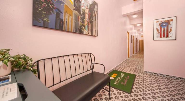 Room 2 Stylish Stay with Free Parking at Calle Cerra — photo 4